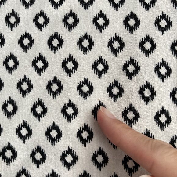 J Jill Wearever Ivory Black Scoop Neck Geo Sleeveless Rayon Tunic Tank Top Med - Picture 7 of 8